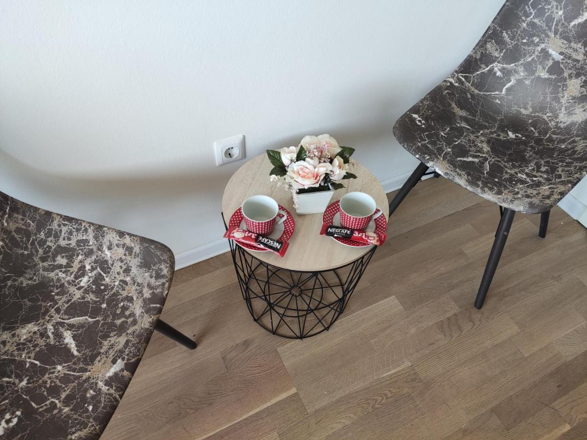 Apartmani Sarah 2 투즐라 외부 사진